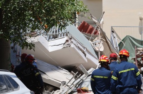 Κατάρρευση πολυκατοικίας στα Πετράλωνα