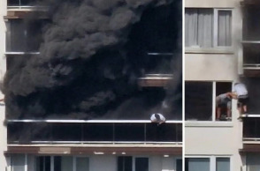 Εκδηλώθηκε πυρκαγιά σε δεκαώροφο κτήριο στην Αμβέρσα - Πληροφορίες για νεκρούς