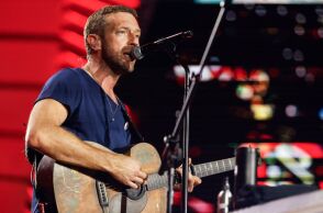 Σπάνιες πρώιμες ηχογραφήσεις των Coldplay και ένα ακυκλοφόρητο demo του Κρις Μάρτιν για ταινία του Τζέιμς Μποντ δημοπρατούνται από το αρχείο του Κρις Άλισον.