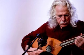 Ross Daly: Ένας αναζητητής της μουσικής, ταξιδευτής, συνθέτης, δάσκαλος