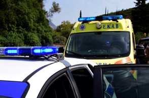 Ασθενοφόρο και περιπολικό