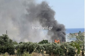 Φωτιά στη Νέα Καλλικράτεια Χαλκιδικής: Εκκενώνονται Κηπούπολη και Αμπελάκια 