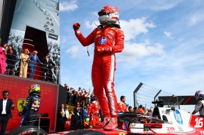 Grand Prix Silverstone: Ο «πρίγκιπας» Λεκλέρ επικρατεί μέσα στο χάος του αγώνα 