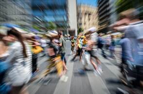 Στιγμιότυπο με κόσμο από το κέντρο της Αθήνας