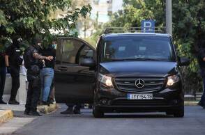 Οι συλληφθέντες για τον εμπρησμό στη Marfin οδηγούνται στην Ευελπίδων