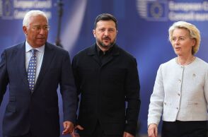 Στο Παρίσι συνεδριάζουν 37 κράτη για την ενίσχυση της Ουκρανίας, την αεράμυνα και νέες κυρώσεις στη Ρωσία - Την Ελλάδα εκπροσωπεί ο Κυριάκος Μητσοτάκης.