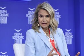 Επιστολή Μιλένας Αποστολάκη σε Στουρνάρα για τις αυξήσεις στα ισόβια ασφαλιστήρια υγείας