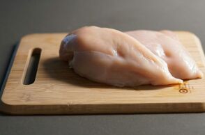 Σαλμονέλα στη Λαμία: «Αποφύγετε τα κοτόπουλα για 3 μέρες» - Εντοπίστηκε ο προμηθευτής