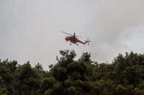 Θεσσαλονίκη: Φωτιά στη Σουρωτή - Στάλθηκε μήνυμα από το 112 στους κατοίκους να είναι σε ετοιμότητα και να ακολουθούν οδηγίες. 