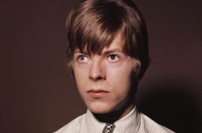 «David Bowie: The Shel Talmy Recordings»: Ακυκλοφόρητες ηχογραφήσεις του Ντέιβιντ Μπόουι από το 1965 με τον Τζίμι Πέιτζ στην κιθάρα κυκλοφορούν τον Σεπτέμβριο 