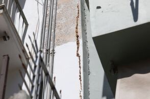 Ρωγμές σε σπίτια της Κυψέλης: «Το φαινόμενο είναι χειρότερο από έναν σεισμό» - Ανησυχία για τα μπαζωμένα ρέματα