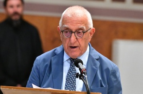 Ο επικήδειος του Νικήτα Κακλαμάνη στην κηδεία της Μάρως Κοντού