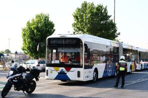 Στη Θεσσαλονίκη έφτασαν 50 νέα ηλεκτρικά λεωφορεία από την Κίνα - Θα ενισχύσουν τον ΟΑΣΘ από Σεπτέμβριο με οχήματα μηδενικών ρύπων και αυξημένης χωρητικότητας.