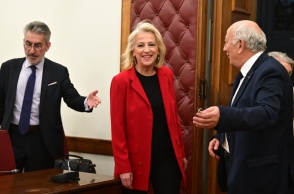 Η Ρένα Δούρου νέα πρόεδρος της Κοινοβουλευτικής Ομάδας του ΣΥΡΙΖΑ