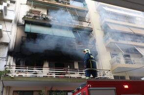 Φωτιά σε διαμέρισμα στον Πειραιά - Στο σημείο η Πυροσβεστική
