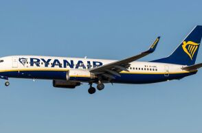 «Ζημιά από ξένο αντικείμενο»: Τι λέει ο CEO της Ryanair για το ατύχημα με το σπασμένο παράθυρο