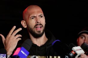 Αδελφοί Τέιτ: «Με έπνιγε μέχρι να λιποθυμήσω» - Στο φως καταγγελίες γυναικών για τα διαβόητα αδέλφια