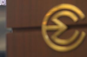 Η ΕΣΗΕΑ καταδικάζει τη «δημοσιογραφία της κλειδαρότρυπας» σε κάλυψη πρόσφατης δολοφονίας - Ζητά από τα ΜΜΕ σεβασμό στη μνήμη του νεκρού και τους οικείους του.