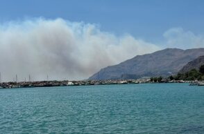 Ανεξέλεγκτη η φωτιά στο Ρέθυμνο: Εκκενώνονται τρεις οικισμοί
