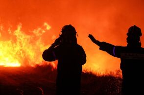 Φωτιά στη Σητεία: Τραυματίστηκαν δύο πυροσβέστες ενώ επιχειρούσαν στο πύρινο μέτωπο