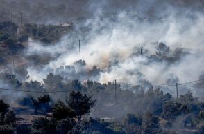 Πυροσβεστική: Μηδενική ορατότητα και αναταράξεις καθιστούν σχεδόν αδύνατες τις ρίψεις σε πύρινα μέτωπα