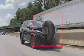 Ελαστικό διαλύει SUV σε αυτοκινητόδρομο της Φιλαδέλφεια
