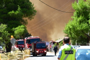 Εικόνα από την επιχείρηση κατάσβεσης της φωτιάς στη Βοιωτία