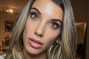 Κατέβασαν από το αεροπλάνο ευαγγελίστρια influencer γιατί τρόμαζε τους συνεπιβάτες της