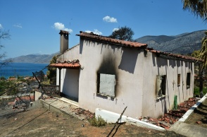 Καμένο σπίτι από τη φωτιά στο Πόρτο Γερμενό