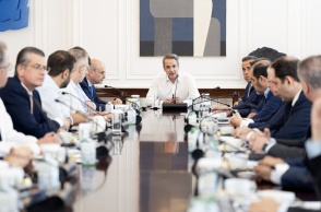 Διυπουργική σύσκεψη για τη στήριξη των πυρόπληκτων στο Μέγαρο Μαξίμου υπό τον Κυριάκο Μητσοτάκη