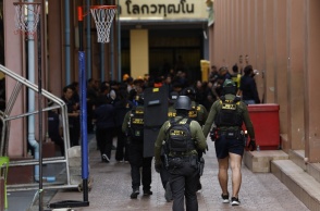 Αστυνομικοί στο σχολείο όπου καταγράφηκε το μακελειό στην Ταϊλάνδη