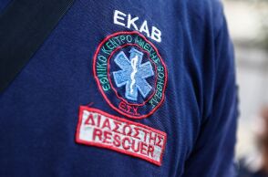 Επιχείρηση διάσωσης στήθηκε στη Μήλο για τον απεγκλωβισμό 33χρονου από βράχο 20 μέτρων στη Φυριπλάκα - Κατέβηκε με σχοινιά και είναι καλά στην υγεία του.