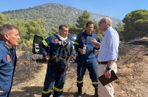Στον Κουβαρά βρέθηκε ο Ευάγγελος Τουρνάς - Βελτιωμένη η εικόνα της φωτιάς, με επίγειες και εναέριες δυνάμεις να αντιμετωπίζουν καπνογόνες εστίες