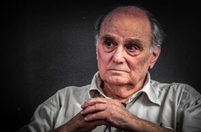 Ο Κωστής Χατζηδάκης αποχαιρετά τον Στέλιο Ράμφο, μιλώντας για τον κορυφαίο διανοητή και την πνευματική του παρακαταθήκη. 