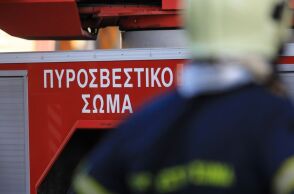 Πυρκαγιά ξέσπασε στη στέγη σχολείου στην Αρτέμιδα Αττικής - Στο σημείο επιχειρούν ισχυρές δυνάμεις της Πυροσβεστικής, επιστρατεύτηκε και drone