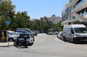 Το σημείο όπου βρέθηκε νεκρός ο αστυνομικός μέσα στο υπηρεσιακό του όχημα στον Άγιο Δημήτριο