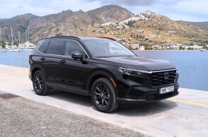 Οδηγούμε το αυτοφορτιζόμενο Honda CR-V στην πιο ώριμη εκδοχή του