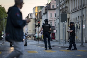 Ανθρωποκυνηγητό για τους δράστες των πυροβολισμών στην Ελβετία - Νεκρή 22χρονη στο rave πάρτι