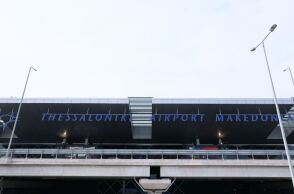 Πτήση από Νιουκάστλ προς Ηράκλειο προσγειώθηκε αναγκαστικά στη Θεσσαλονίκη λόγω μεθυσμένου 42χρονου Βρετανού που παρενοχλούσε πλήρωμα και επιβάτες