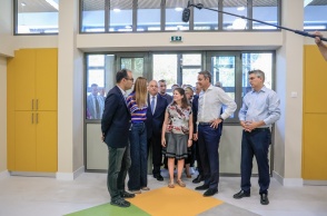 Ο Κυριάκος Μητσοτάκης και η Σοφία Ζαχαράκη στο 1ο Ειδικό Σχολείο Καισαριανής