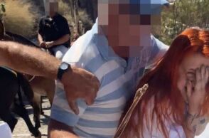 Ακτιβίστριες της PETA καταγγέλλουν επίθεση από αγωγιάτες στη Σαντορίνη κατά τη διάρκεια δράσης για τα γαϊδουράκια - Η οργάνωση θα κινηθεί νομικά 
