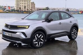 Οδηγούμε το compact SUV Opel Mokka 1.2 που δεν μπορεί να προσπεράσεις