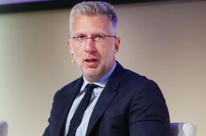 Ο Άκης Σκέρτσος ανέλυσε το πακέτο μέτρων των 2,2 δισ. ευρώ, της ΔΕΘ, ενώ τοποθετήθηκε για τις θέσεις του Αντώνη Σαμαρά και την κριτική της αντιπολίτευσης.