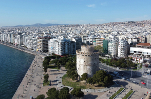 Θεσσαλονίκη, ΔΕΘ, προσκύνημα στον τάφο του Αγίου Παϊσίου και συναυλία Ρέμου: ένας ανατρεπτικός συνδυασμός θρησκευτικού και κοσμικού τουρισμού.