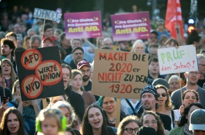 Γερμανία: Χιλιάδες διαδηλωτές κατά του AfD μετά το εκλογικό «σοκ» και ενόψει των νέων αναμετρήσεων