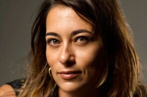 Η ταινία «Κράτα Με» της Μυρσίνης Αριστείδου επιλέχθηκε ομόφωνα από την εθνική επιτροπή για να εκπροσωπήσει την Κύπρο στην 99η διοργάνωση των Όσκαρ.
