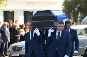 Γιάννης Μπλέσιας: Σε κλίμα οδύνης η κηδεία του πιλότου που σκοτώθηκε στην Τανάγρα
