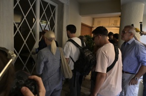 Στο ιατρείο στο Κολωνάκι οι δύο γιατροί για την αυτοψία - «Εγώ πρότεινα στον Μαζωνάκη την πλασμαφαίρεση»