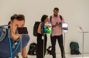 Τι νέο φέρνει το iPhone Duo - Πώς λειτουργεί η αναδιπλούμενη οθόνη και πώς μπορείτε να χρησιμοποιήσετε τις κάμερες