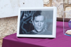 Η φωτογραφία του Γιώργου Μαζωνάκη στην κηδεία του